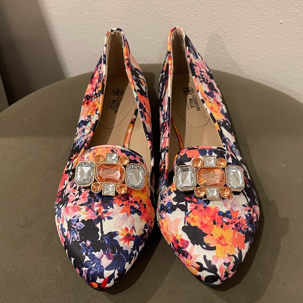 New Avon Cushion Walk Women’s Floral Embellished Flats Size 8